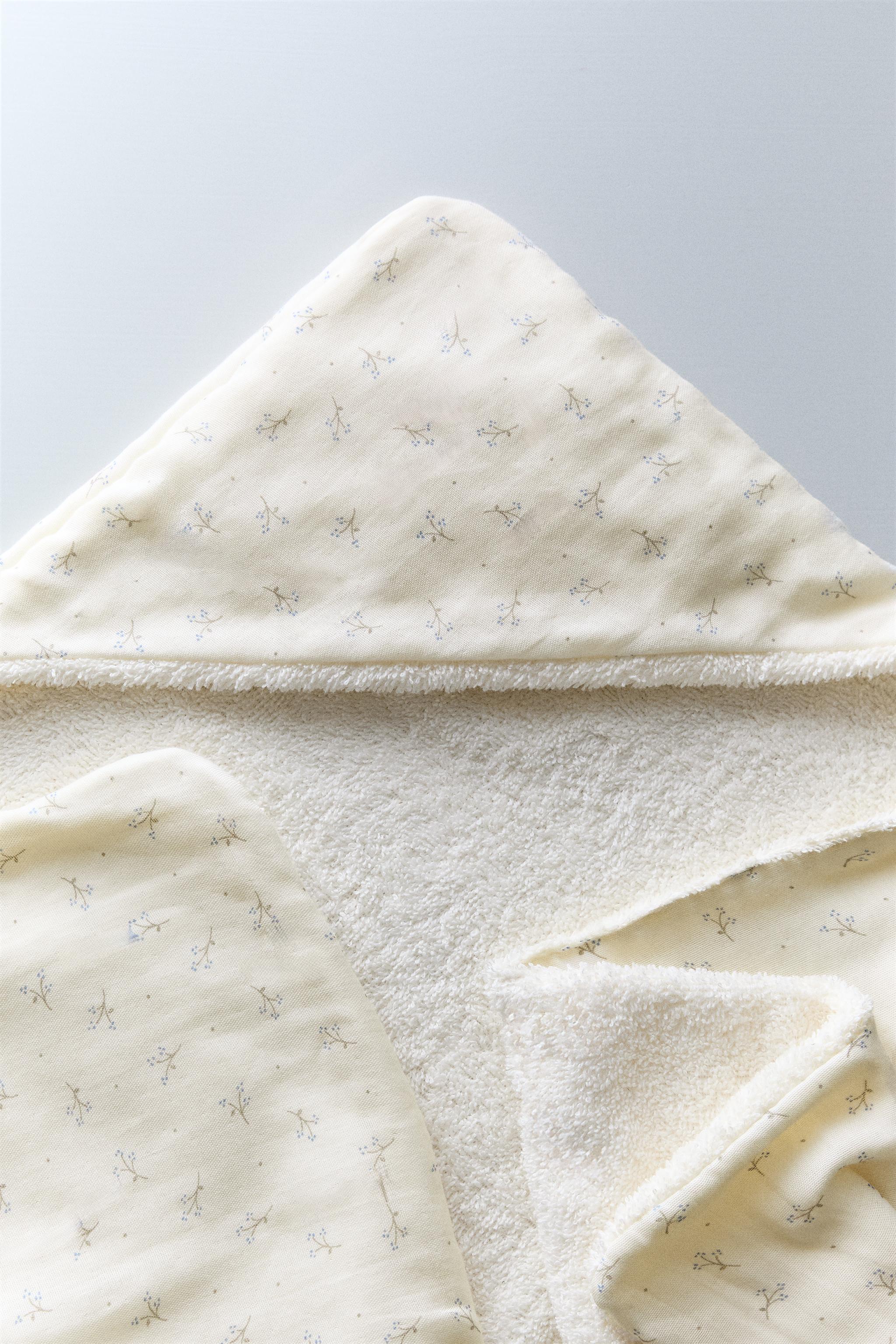 HOODED BABY BATH TOWEL WITH MINI FLOWERS